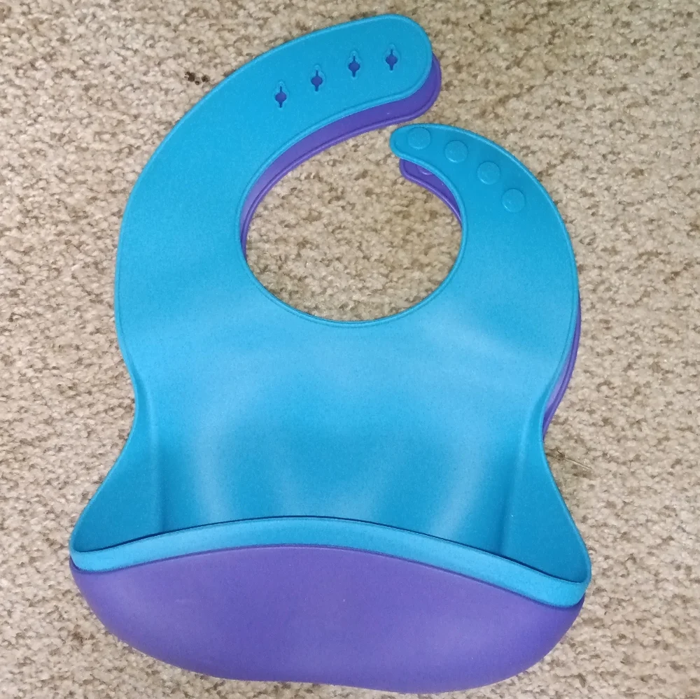 2 New Silicone Bibs